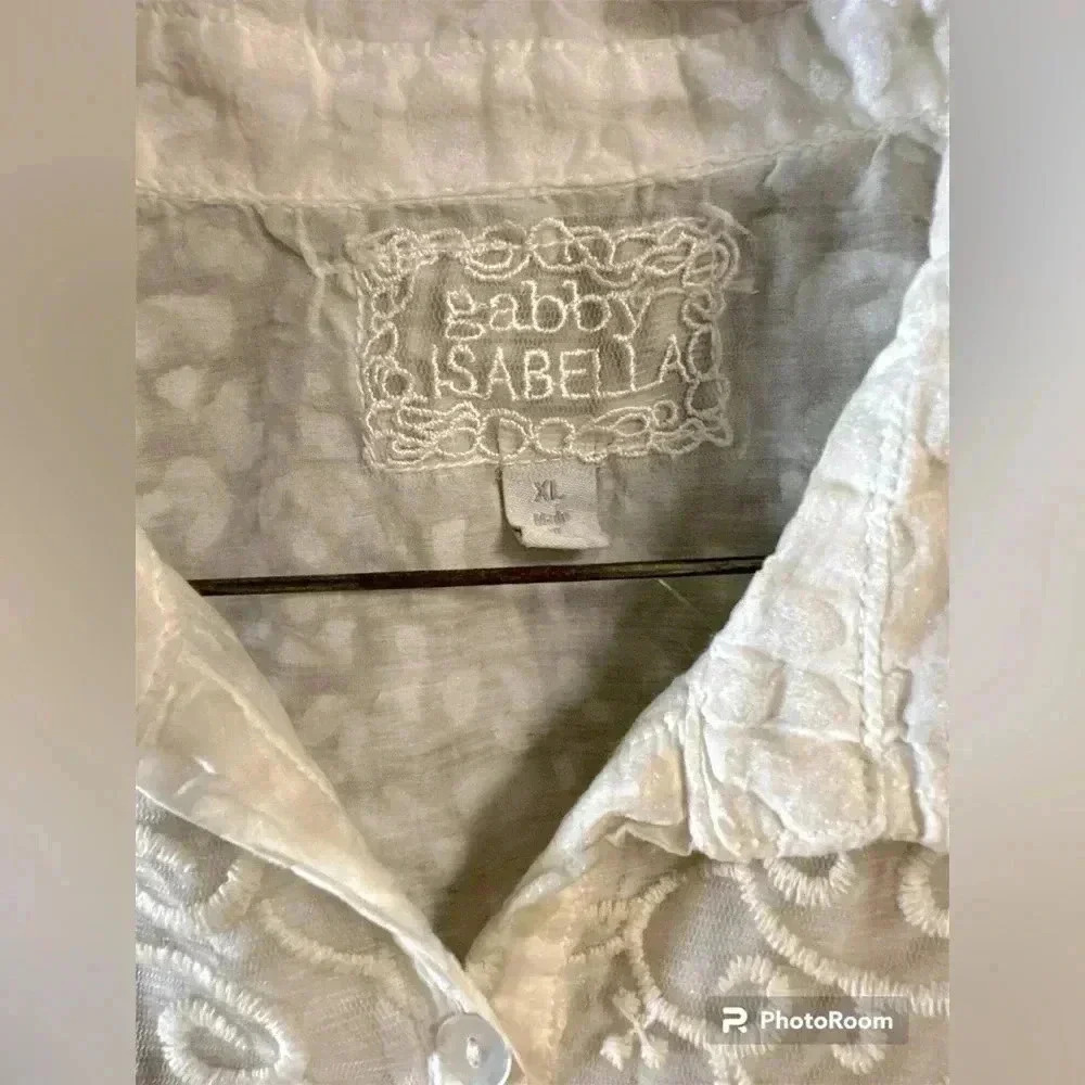 Gabby Isabella sleeveless tank collar button down shirt embroidered design